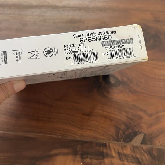 LG Ultra Slim Portable DVD Writer Gold Model GP65NG60 - Picture 3 of 6